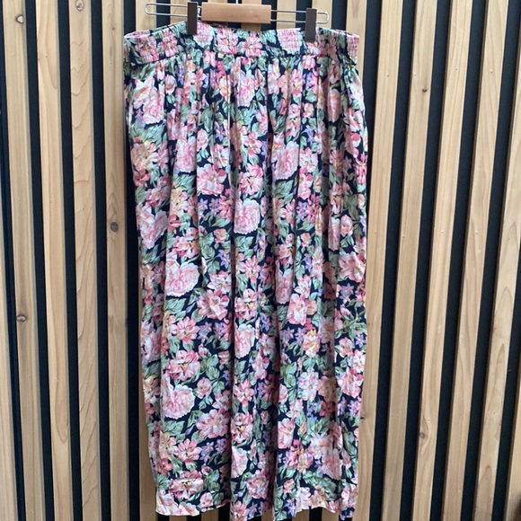 Gorgeous floral midi vintage skirt with pockets - Picture 4 of 7